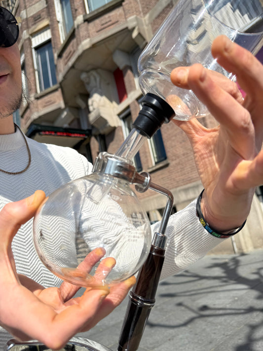 Why Takumi Collective Chooses the Japanese Syphon for Coffee Tasting
